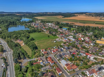 Rozlehlý pozemek určený k výstavbě rodinného domu v Lanškrouně, ul. Kollárova