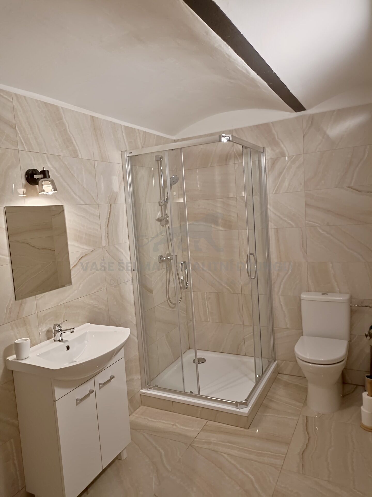 čerstvě zrekonstruovaná nebytová jednotky v bytovém domě v historickém centru Broumova