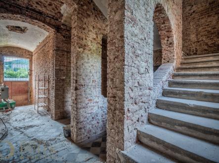 Prodej nájemního domu, 911 m²