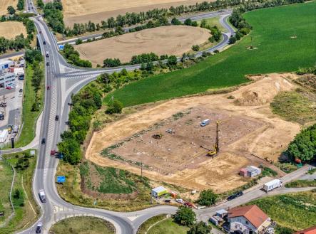 Prodej pozemku pro komerční výstavbu, 27 803 m²