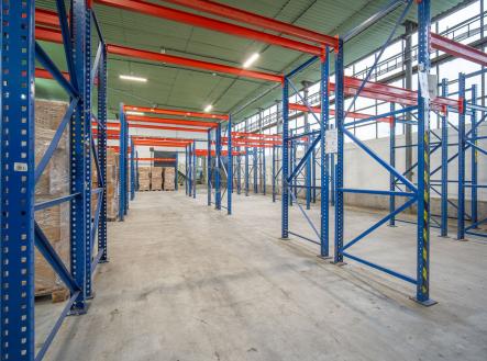 Pronájem komerčního objektu, sklad, 908 m²
