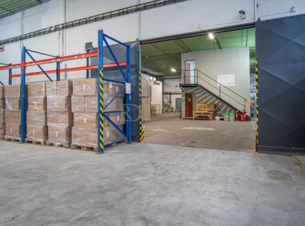 Pronájem komerčního objektu, sklad, 908 m²