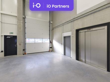 Pronájem skladovací prostor, 2 400 m²