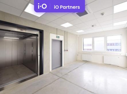 Pronájem skladovací prostor, 2 400 m²