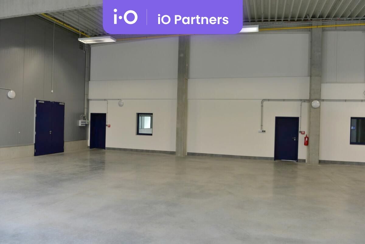 Pronájem - výrobně/ skladovací prostor, 1110 m² - 2440 m²