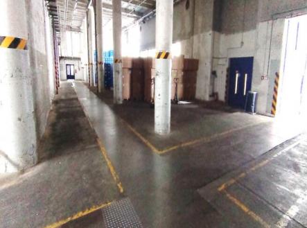 Pronájem skladovací prostor, 986 m²
