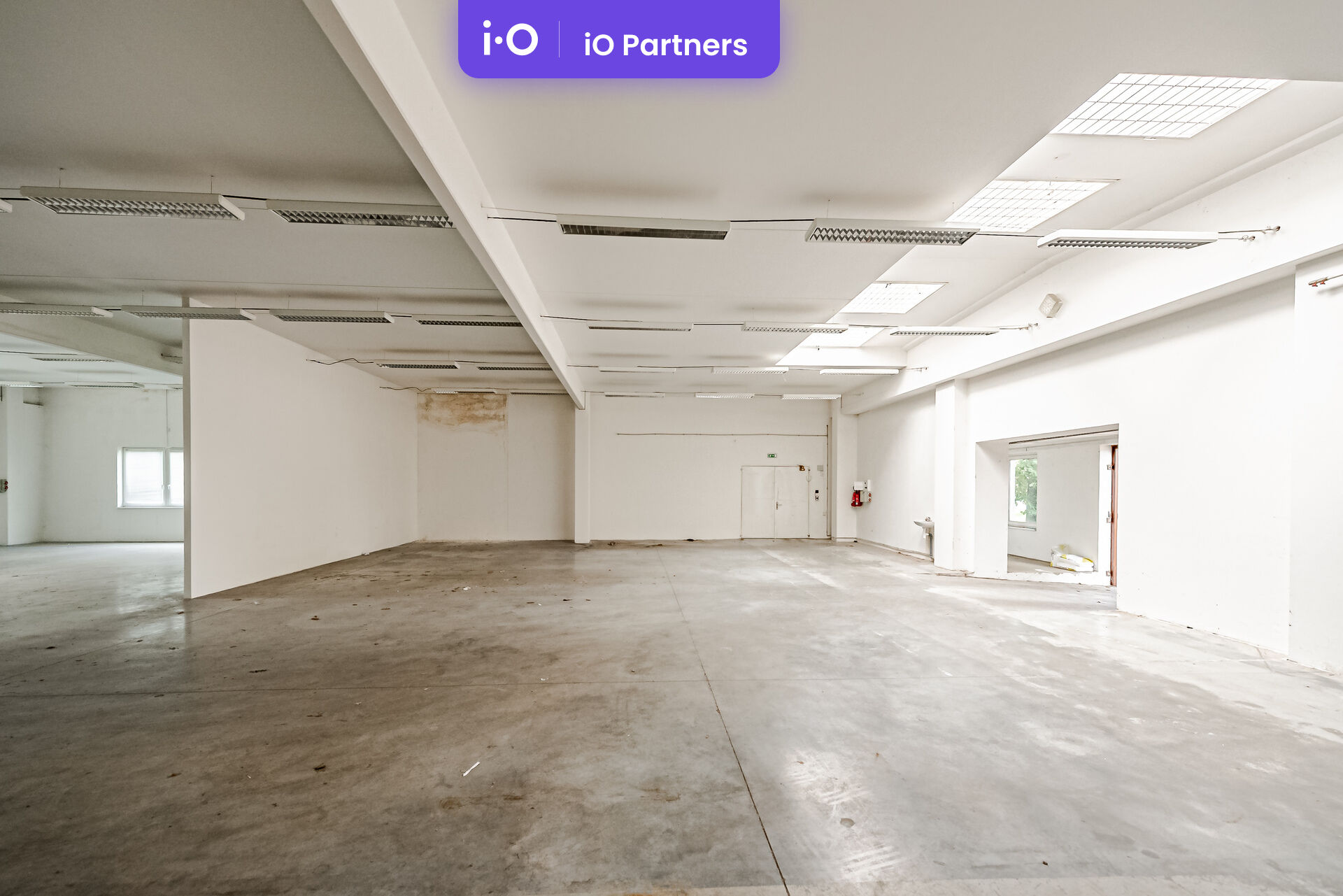 Pronájem - výrobní prostory 2000 m²