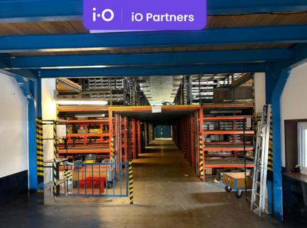 Pronájem skladovací prostor, 697 m²