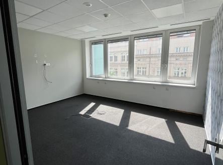 Pronájem kanceláře, 375 m²