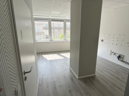 Pronájem kanceláře, 375 m²