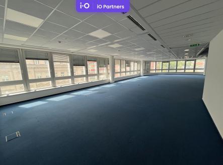 Pronájem kanceláře, 469 m²