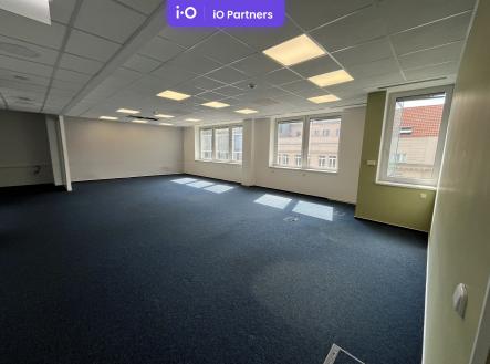 Pronájem kanceláře, 379 m²