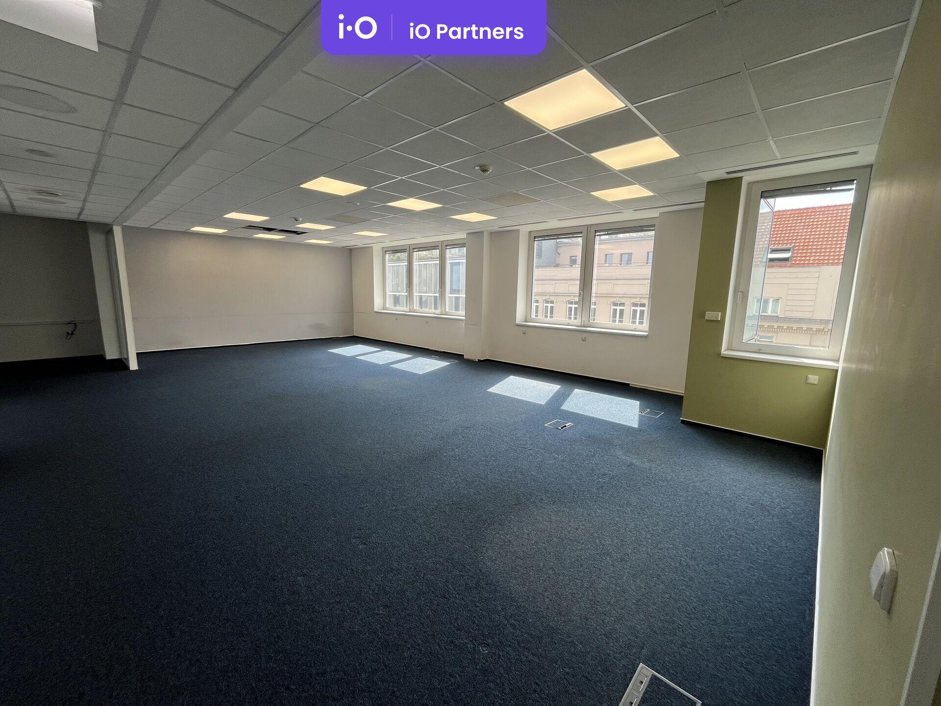 Pronájem kancelářských prostor na Praze 5 - 379 m²