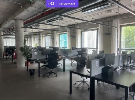 Pronájem kanceláře, 879 m²