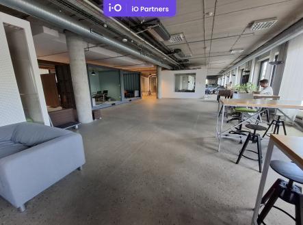 Pronájem kanceláře, 879 m²