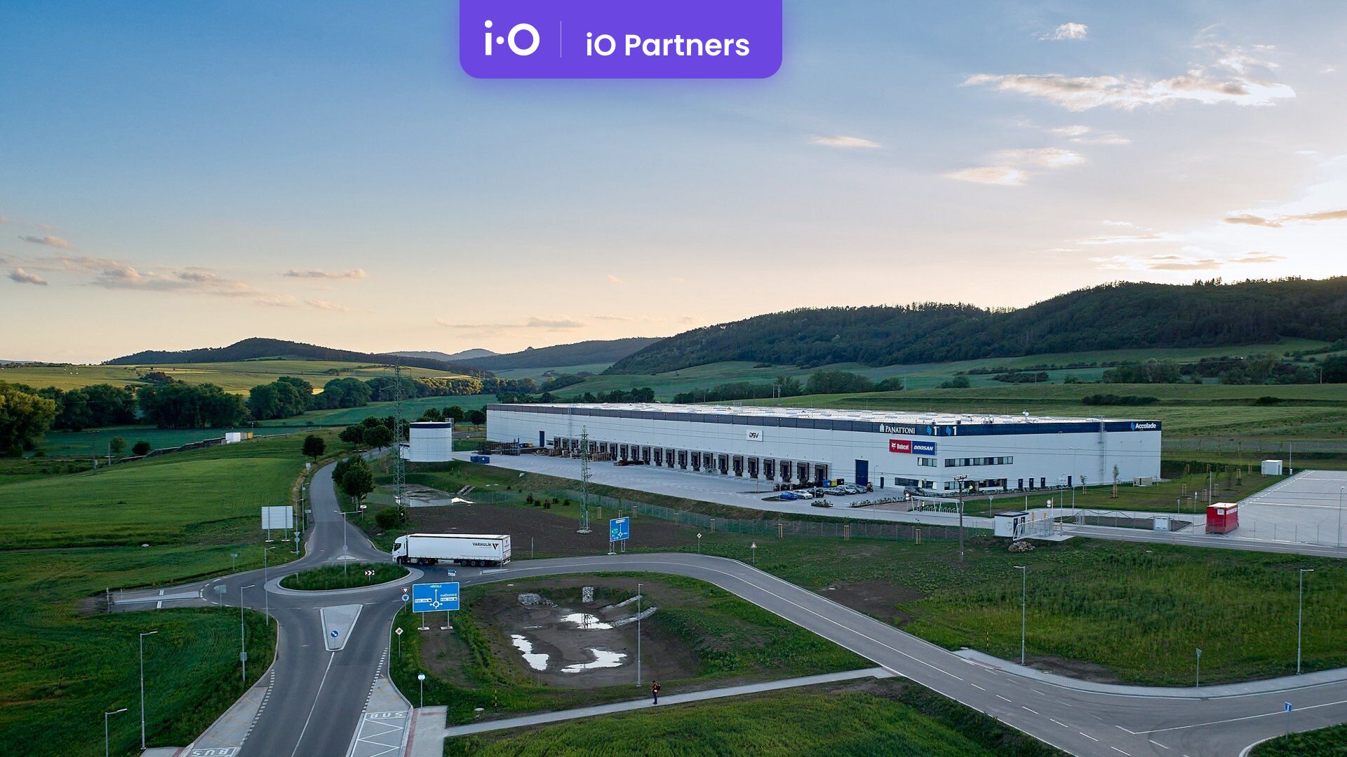 Pronájem - výrobně/ skladovací prostor, 4000 m² - 12600m²