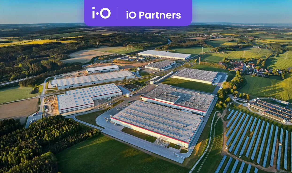 Pronájem - výrobně/ skladovací prostor, 5000 m² - 11 700  m²