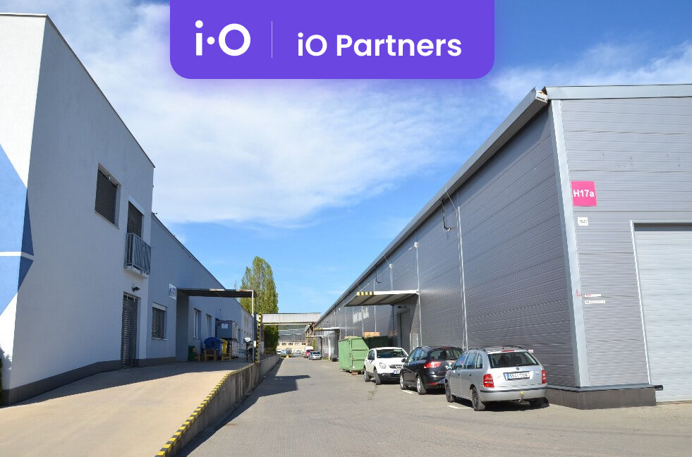 Pronájem - výrobně/ skladovací prostor, 950 m²