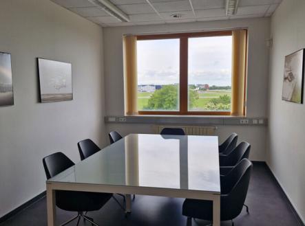 Pronájem kanceláře, 350 m²