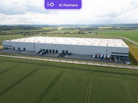 Pronájem - skladovací prostor, 2 000 m²