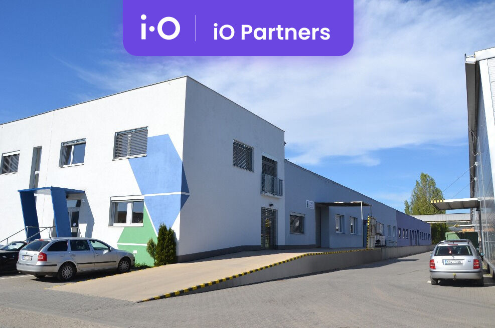 Pronájem - výrobně/ skladovací prostor, 1400 m²