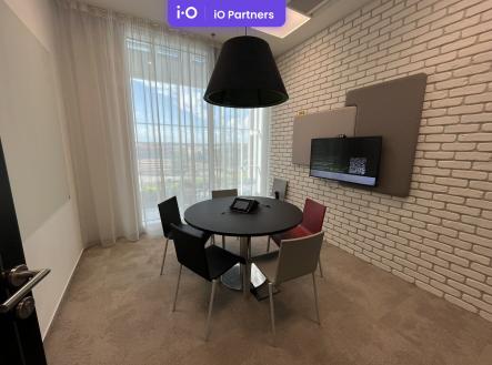 Pronájem kanceláře, 457 m²