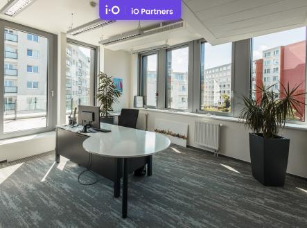 Pronájem kanceláře, 537 m²
