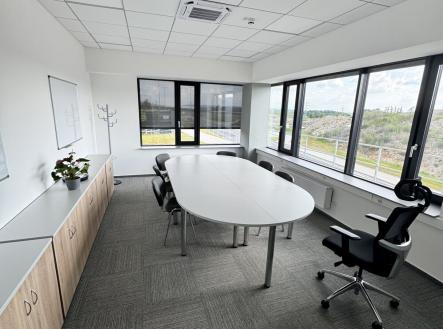 Pronájem - skladovací prostor, 5 800 m²