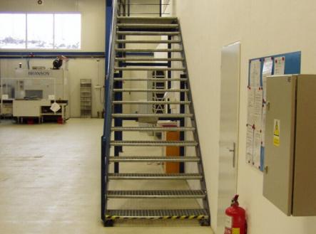 Pronájem - skladovací prostor, 492 m²