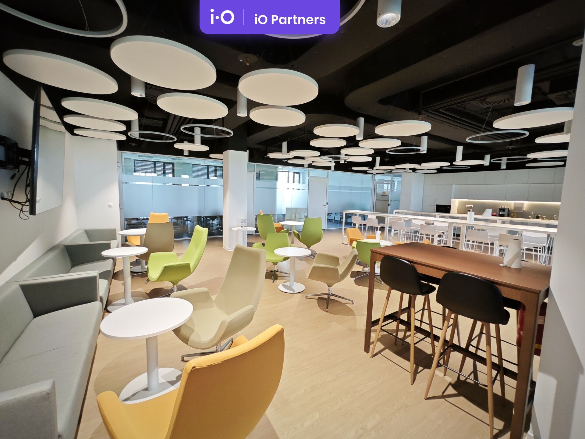 Podnájem kancelářských prostor v Karlíně - až 300 m²