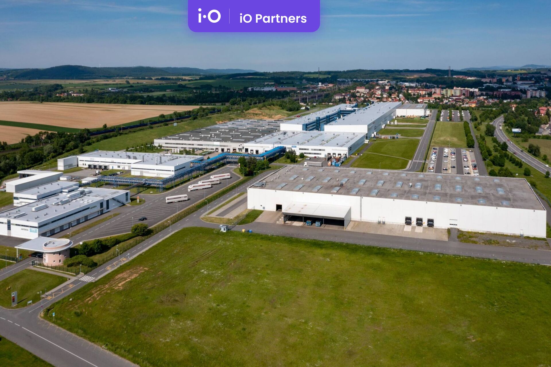 Pronájem - skladovací prostor, 236 m² - 1600 m²