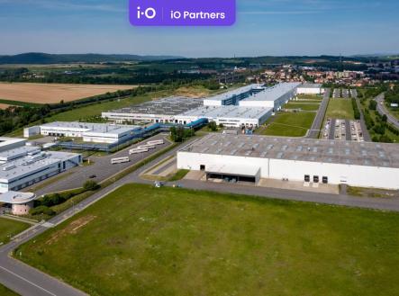 Pronájem skladovací prostor, 1 600 m²