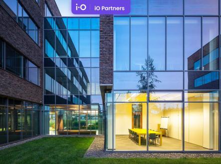 Pronájem skladovací prostor, 4 890 m²