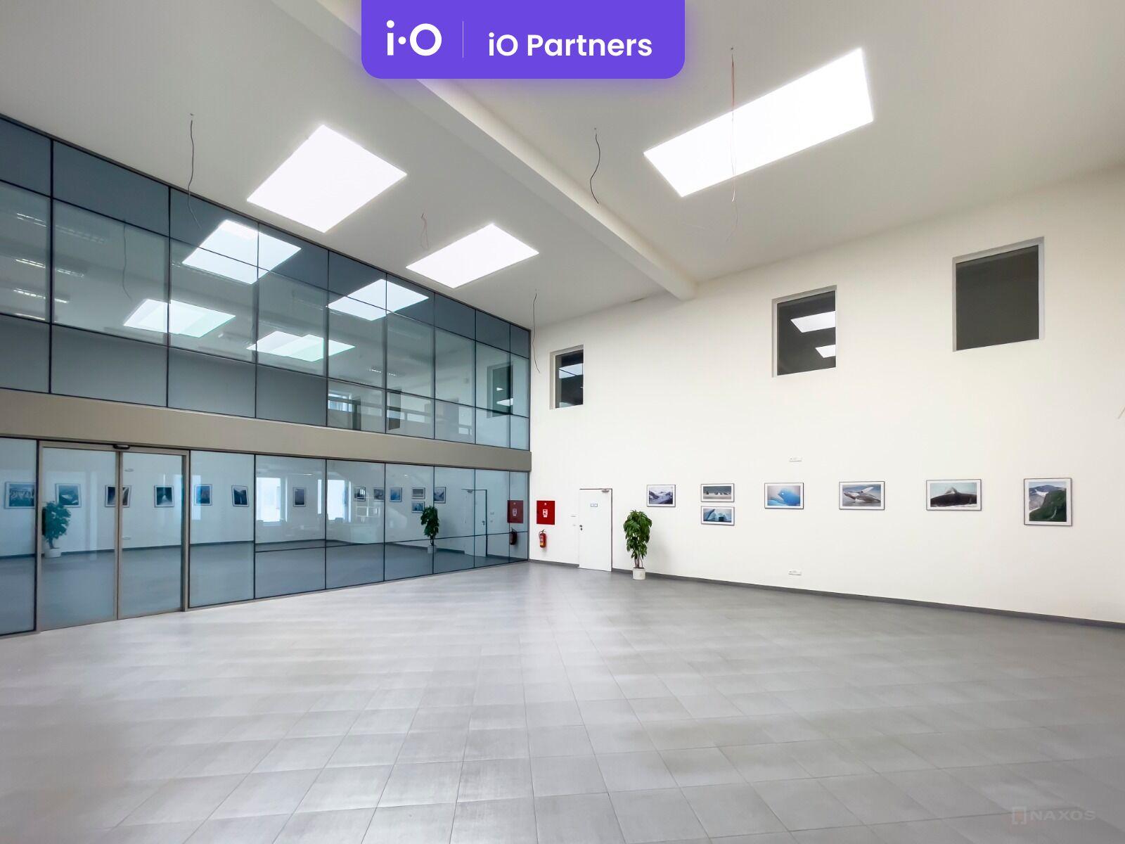 Pronájem - kanceláře, 200 m²