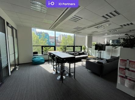 Pronájem kanceláře, 466 m²