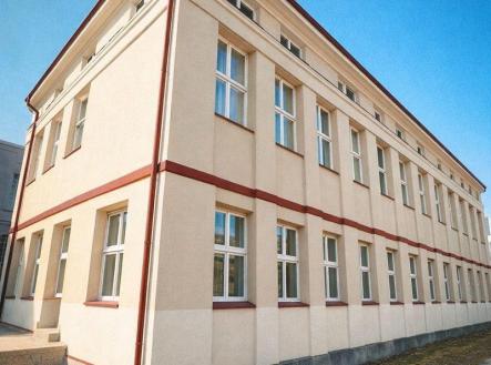 Pronájem kanceláře, 272 m²