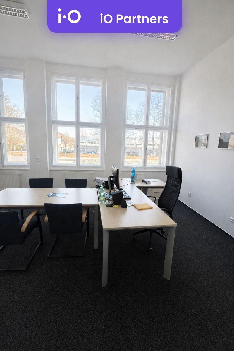 Pronájem - kancelářský prostor, 272,90 m²