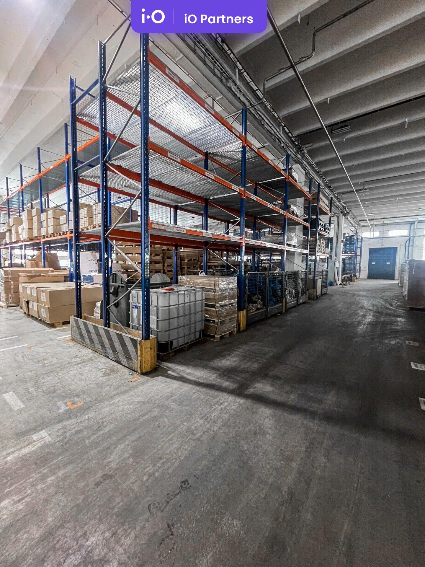 Pronájem - výrobně/ skladovací prostor, 1300 - 6000 m²