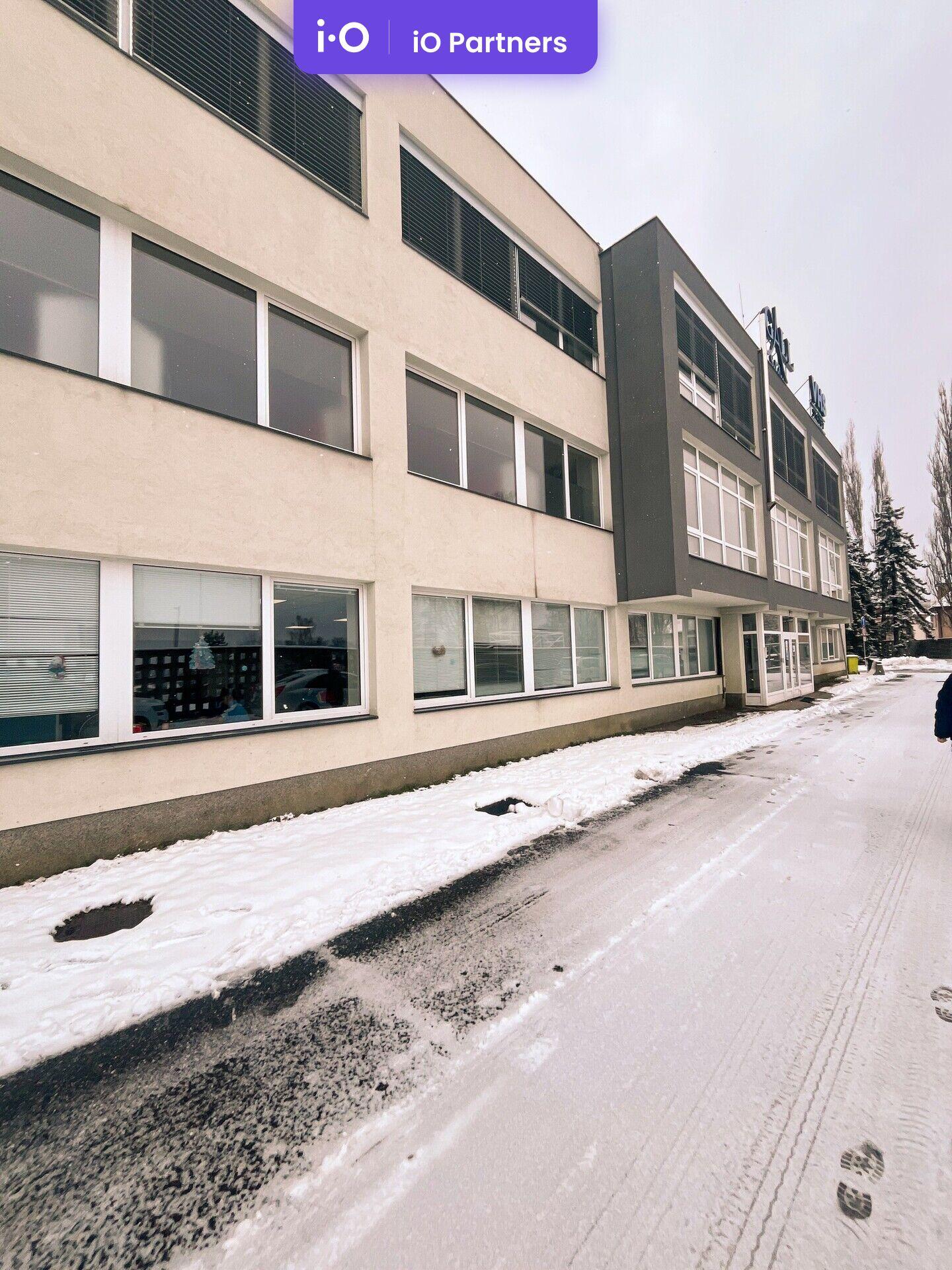 Pronájem - výrobně/ skladovací prostor, 1300 - 6000 m²