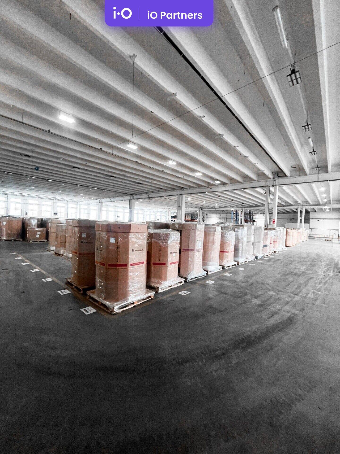 Pronájem - výrobně/ skladovací prostor, 1300 - 6000 m²