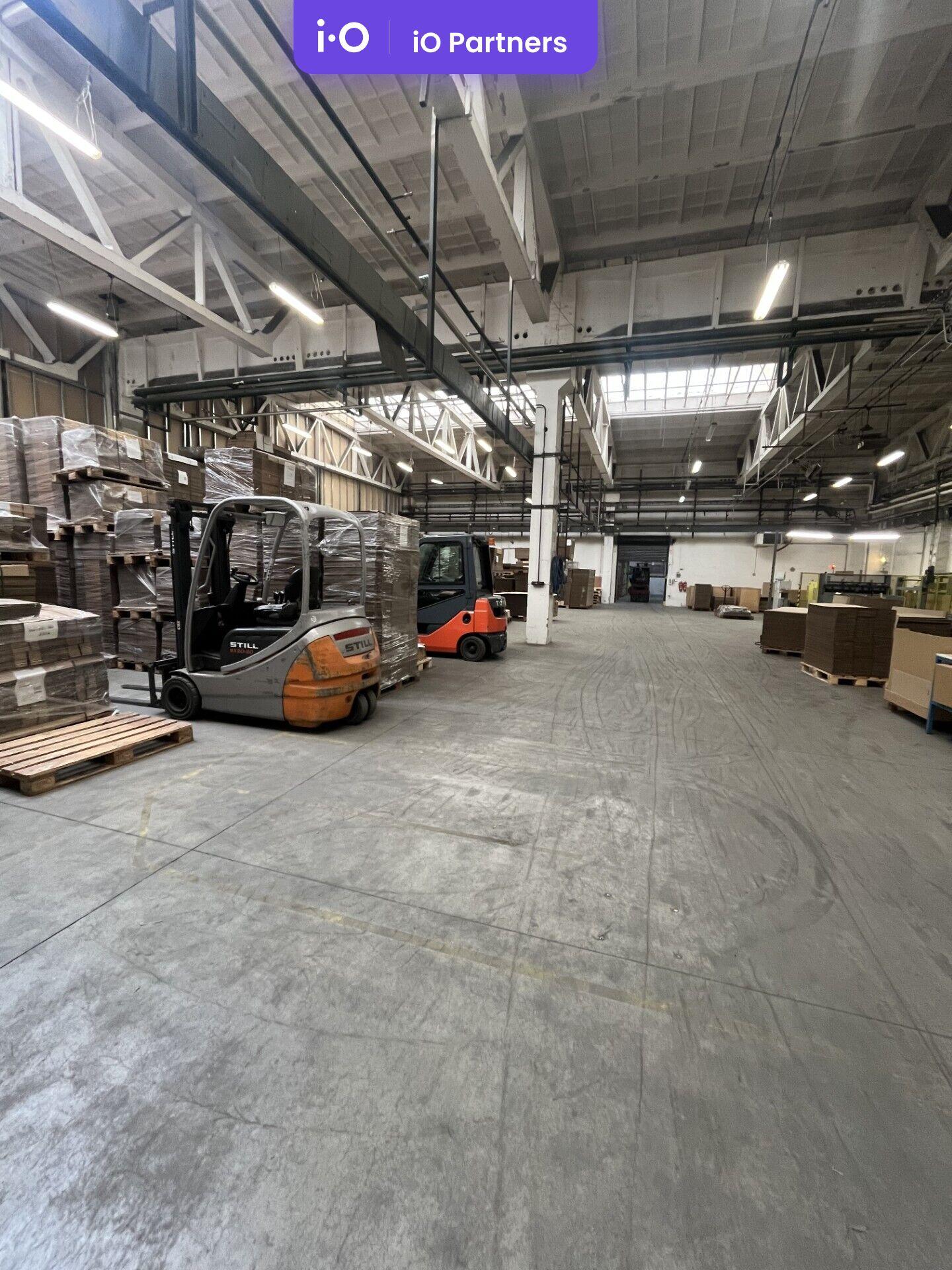 Pronájem - výrobně/ skladovací prostor, 1300 m²