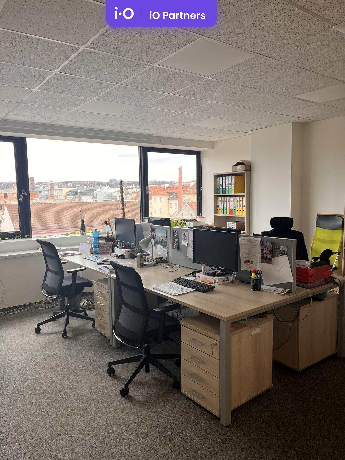 Podnájem kancelářských prostor v Holešovicích - 1326 m²