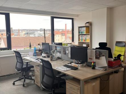 Pronájem kanceláře, 1 251 m²
