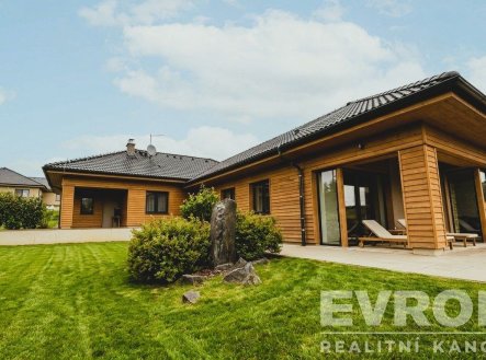 Novostavba dvojdomu 230 m², pozemek 1262 m²- Nebřich u Slapské přehrady