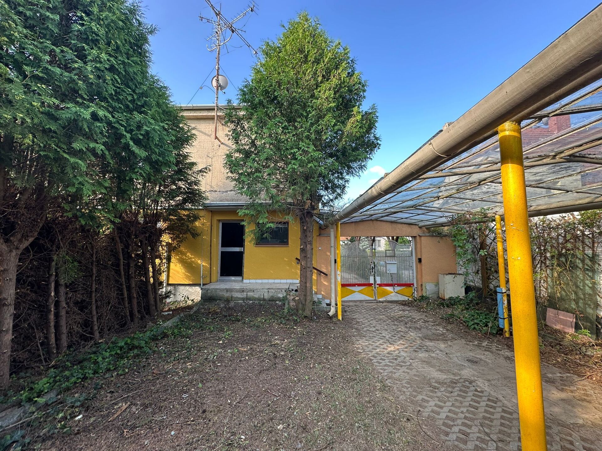 Prodej prostorného bytu 3+kk se zahradou a bazénem v klidné části Mohelna