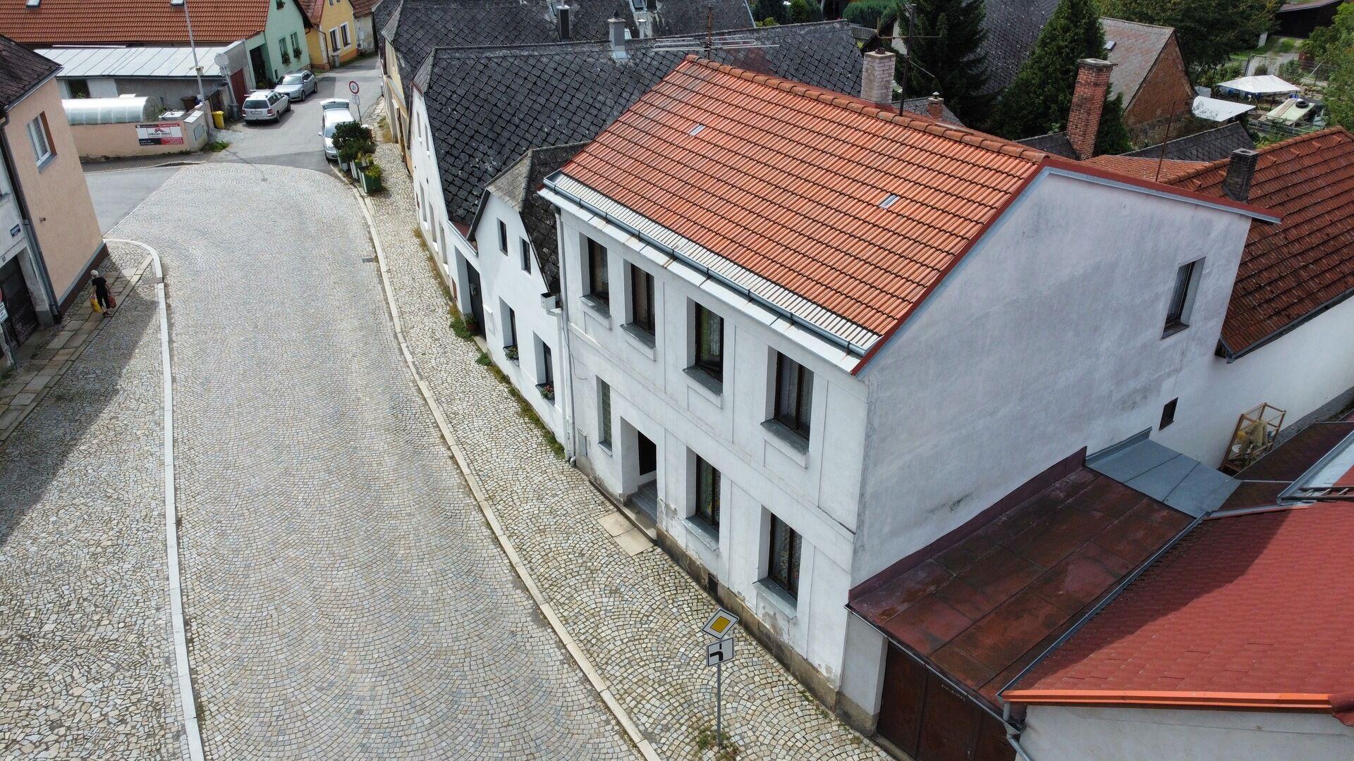 Prodej prostorného rodinného domu se dvěma byty v srdci Počátek