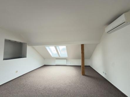 Pronájem bytu, 3+1, 160 m²