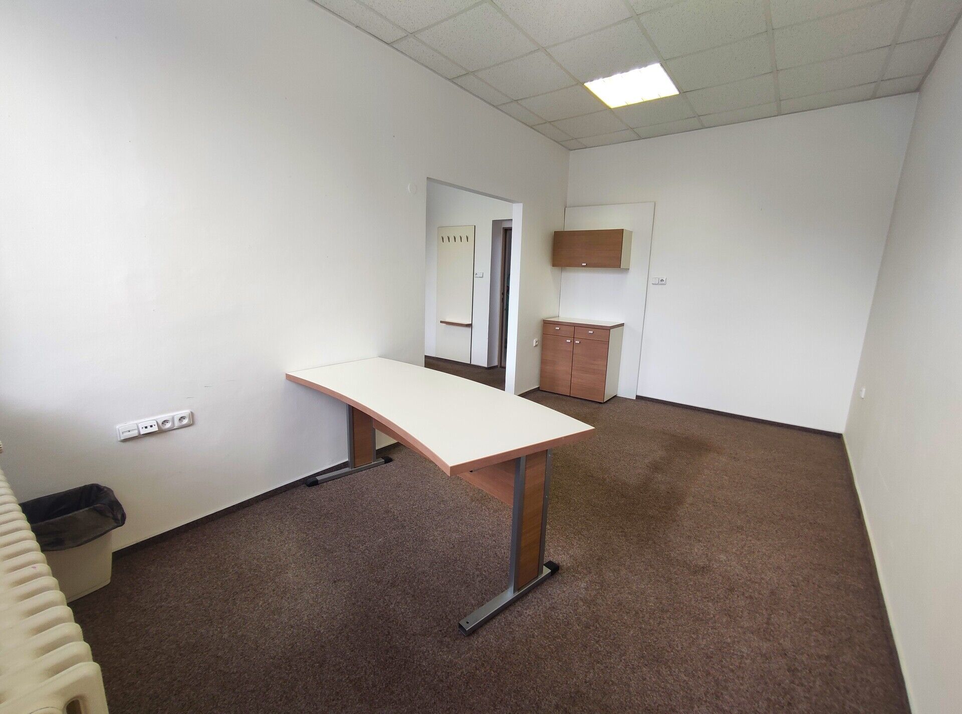 pronájem kanceláří 15 m², s klimatizací a parkováním, blízko centra a MHD