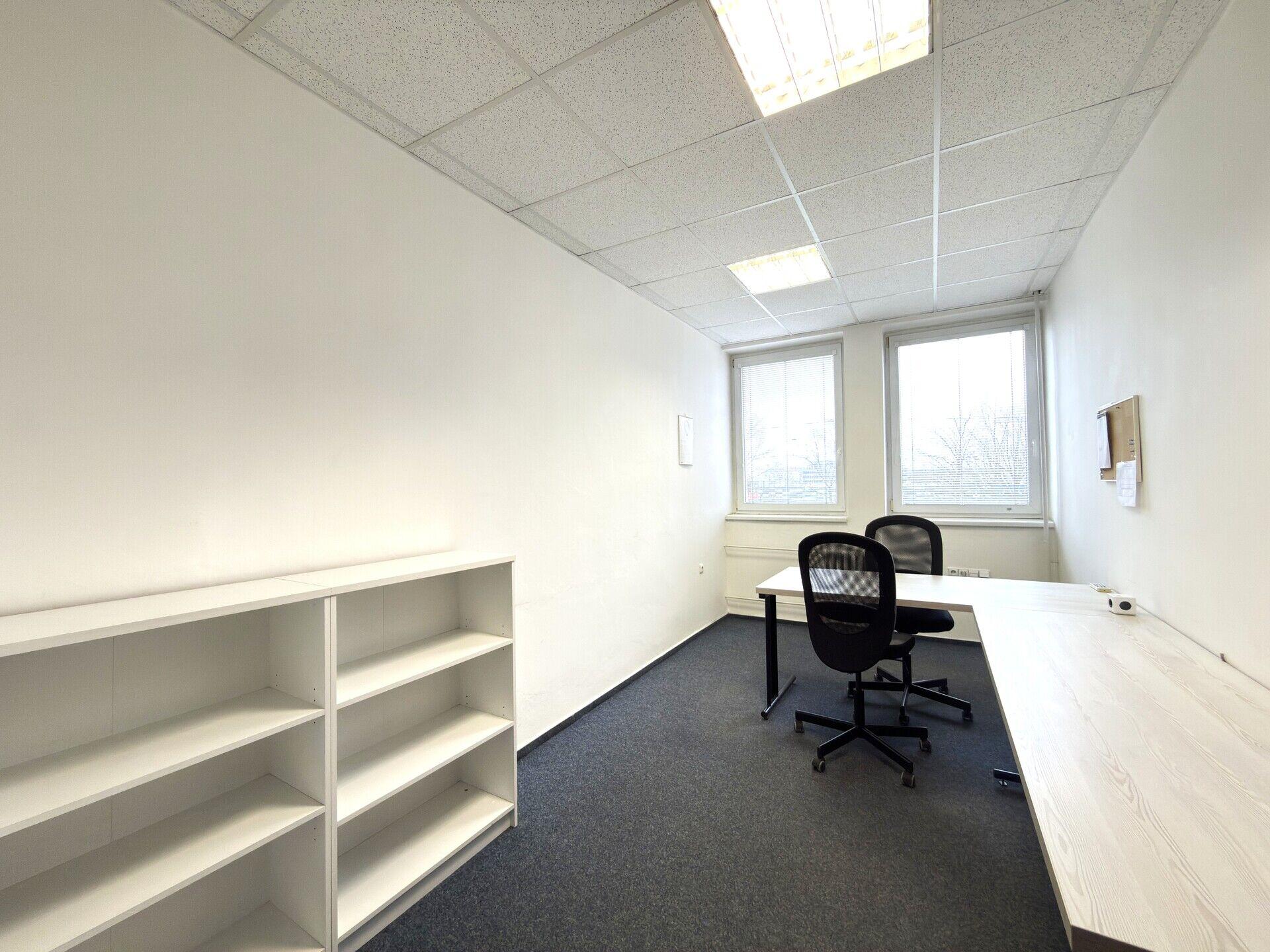 pronájem kanceláří 15 m², s klimatizací a parkováním, blízko centra a MHD