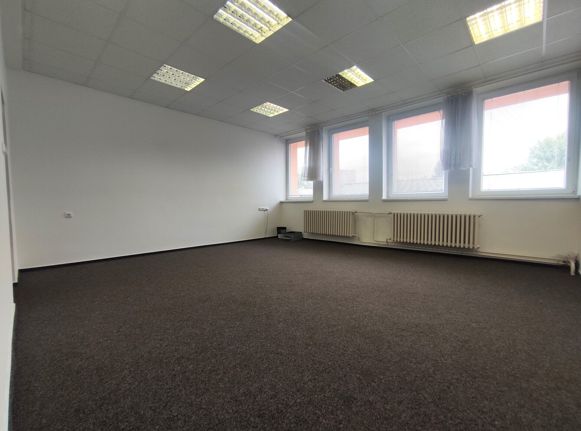 pronájem kanceláří 29 m², s klimatizací a parkováním, blízko centra a MHD